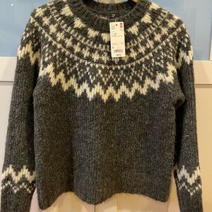 Uniqlo vintage style winter sweater ☃️